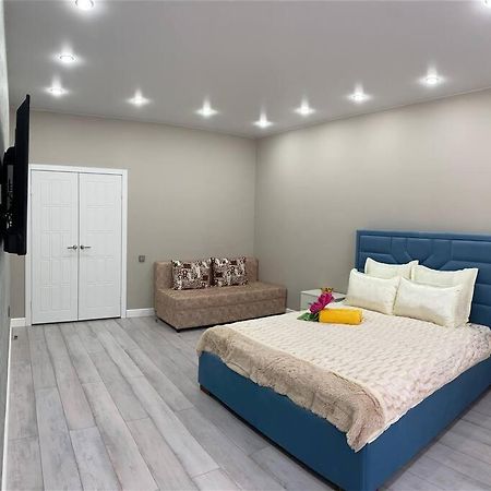 Vip Апартаменты В Центре Города Kostanai Exterior foto