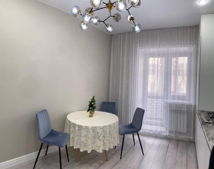 Vip Апартаменты В Центре Города Kostanai Exterior foto
